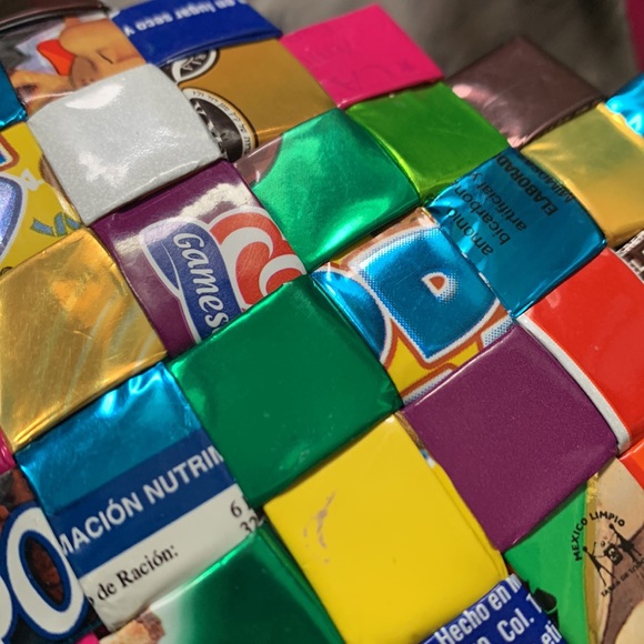 Handmade Wrapper Handbag - Picture 4 of 12